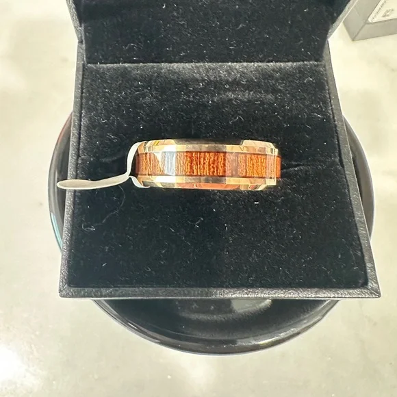 NWT Rose-Gold Tungsten Band with Hawaiian Koa Wood Inlay – Men’s Ring Size 12.5